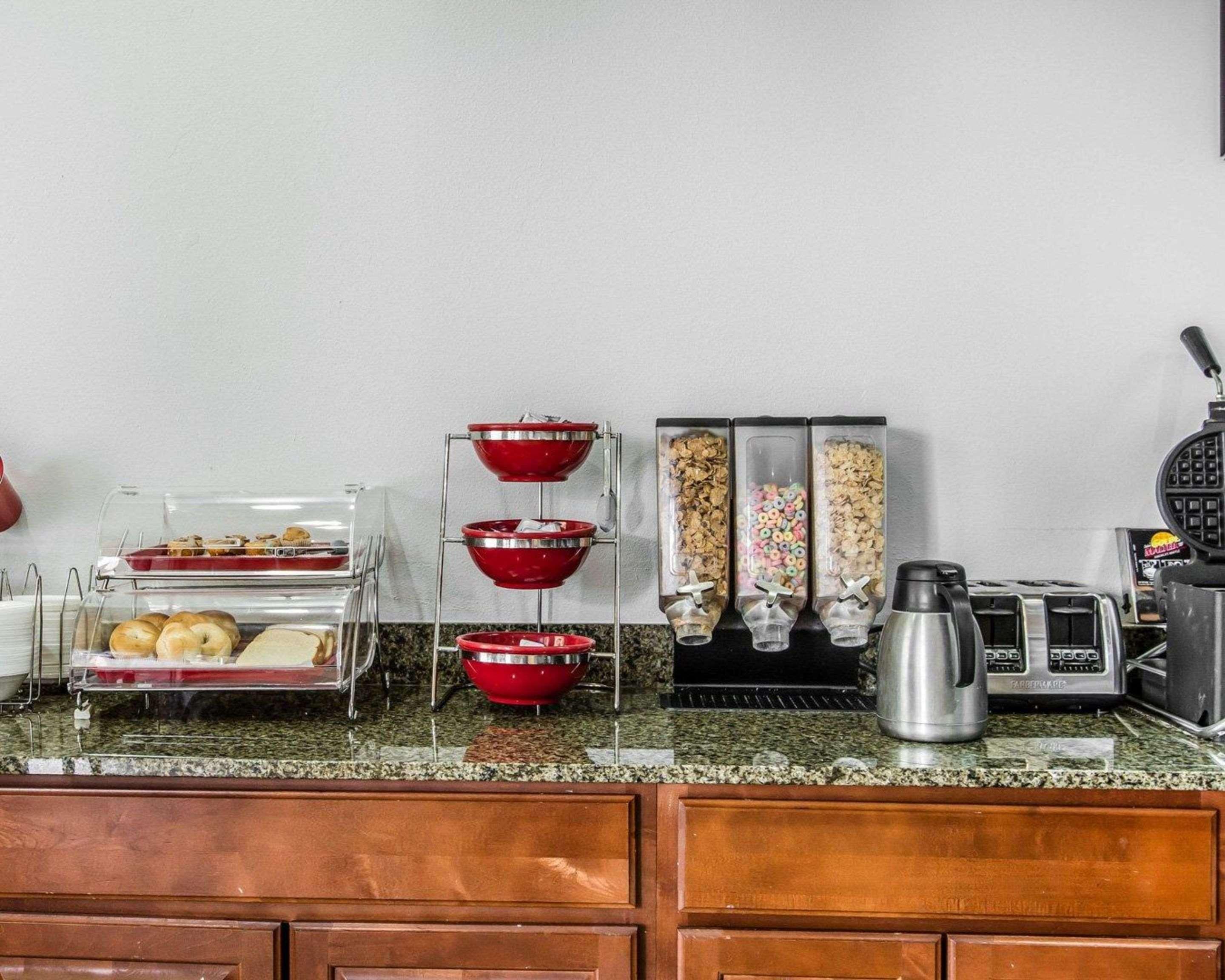 Econo Lodge Inn & Suites Enterprise Exteriér fotografie